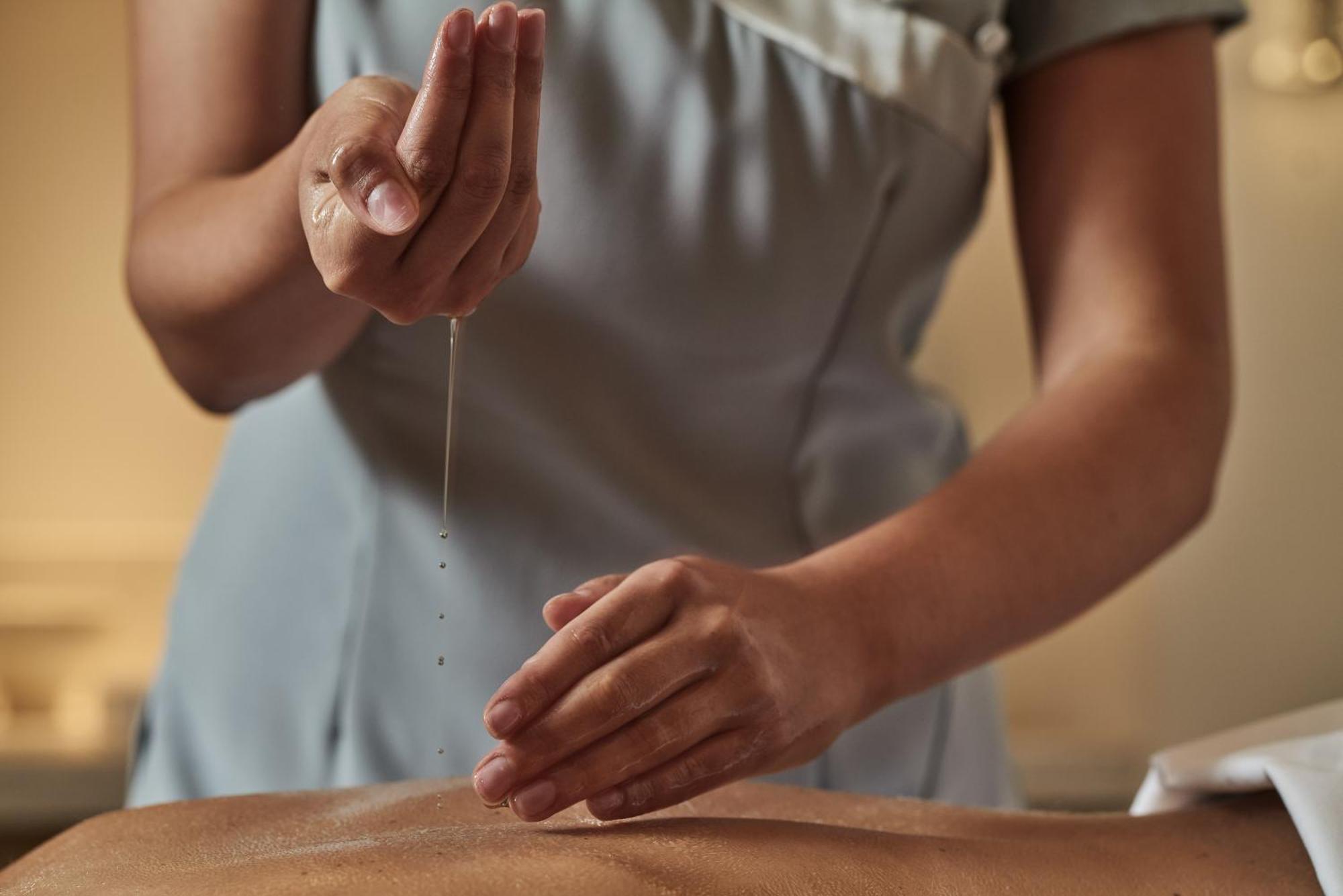 City Of Dreams Mediterranean - Integrated Resort, Casino & Entertainment ليماسول المظهر الخارجي الصورة Massage with oil