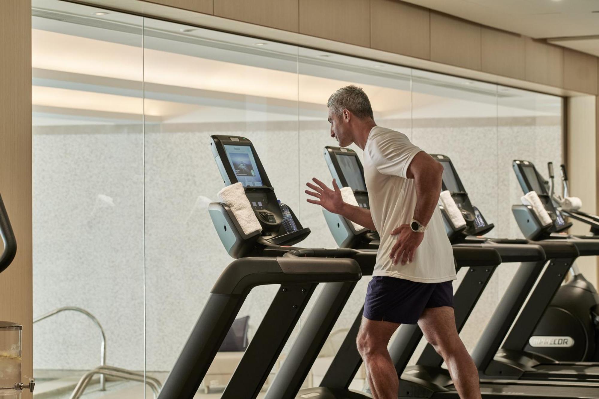City Of Dreams Mediterranean - Integrated Resort, Casino & Entertainment ليماسول المظهر الخارجي الصورة A treadmill
