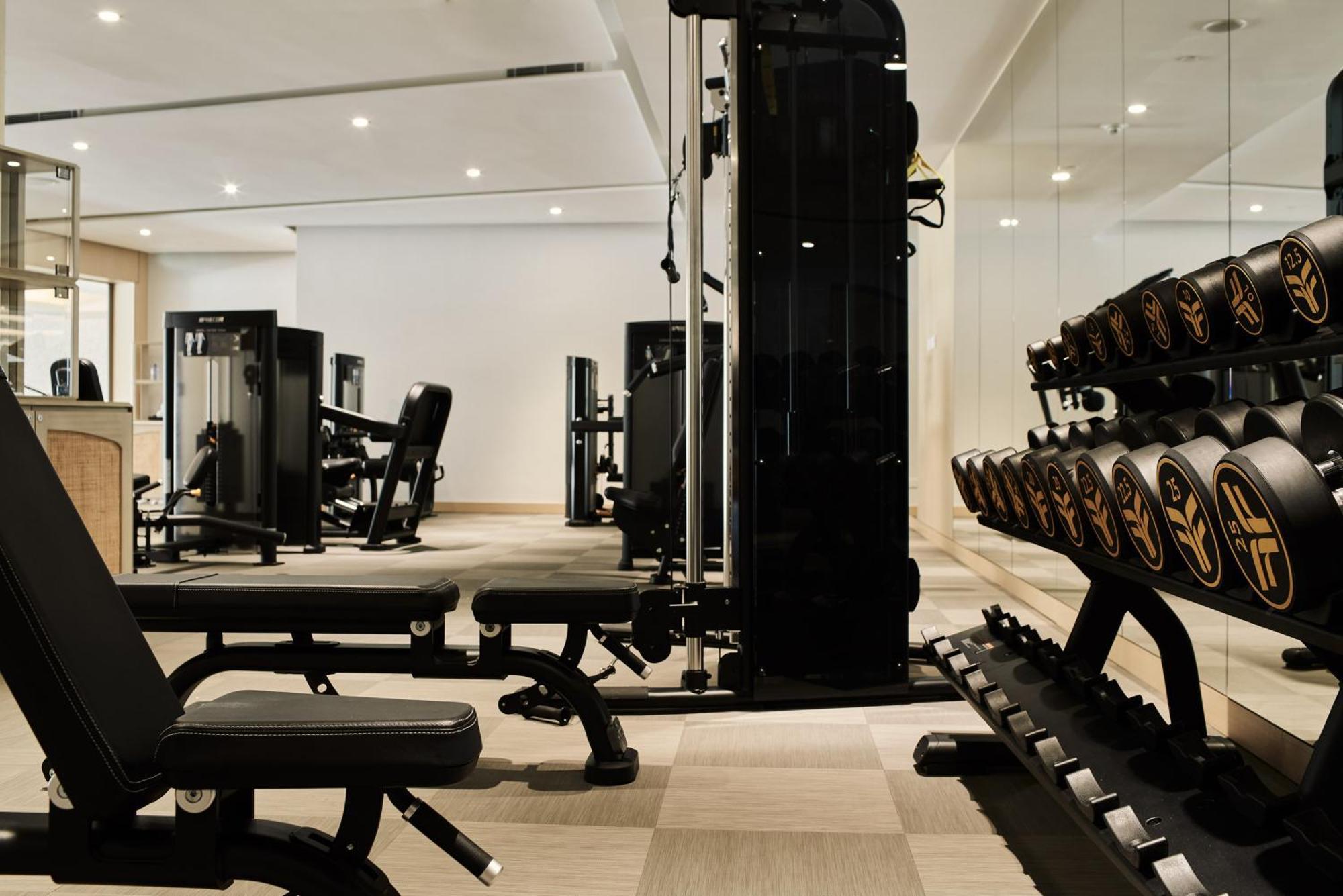 City Of Dreams Mediterranean - Integrated Resort, Casino & Entertainment ليماسول المظهر الخارجي الصورة The gym at The Dorchester