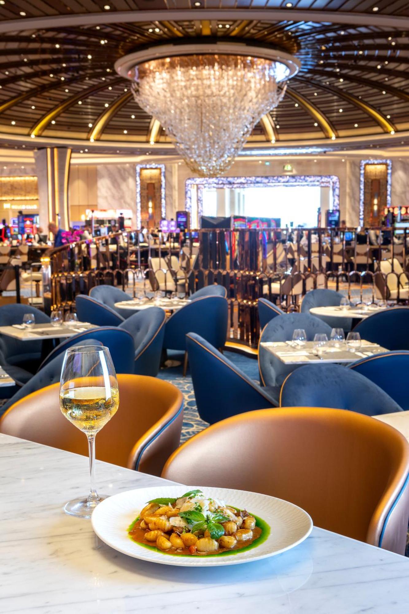 City Of Dreams Mediterranean - Integrated Resort, Casino & Entertainment ليماسول المظهر الخارجي الصورة The interior of the restaurant