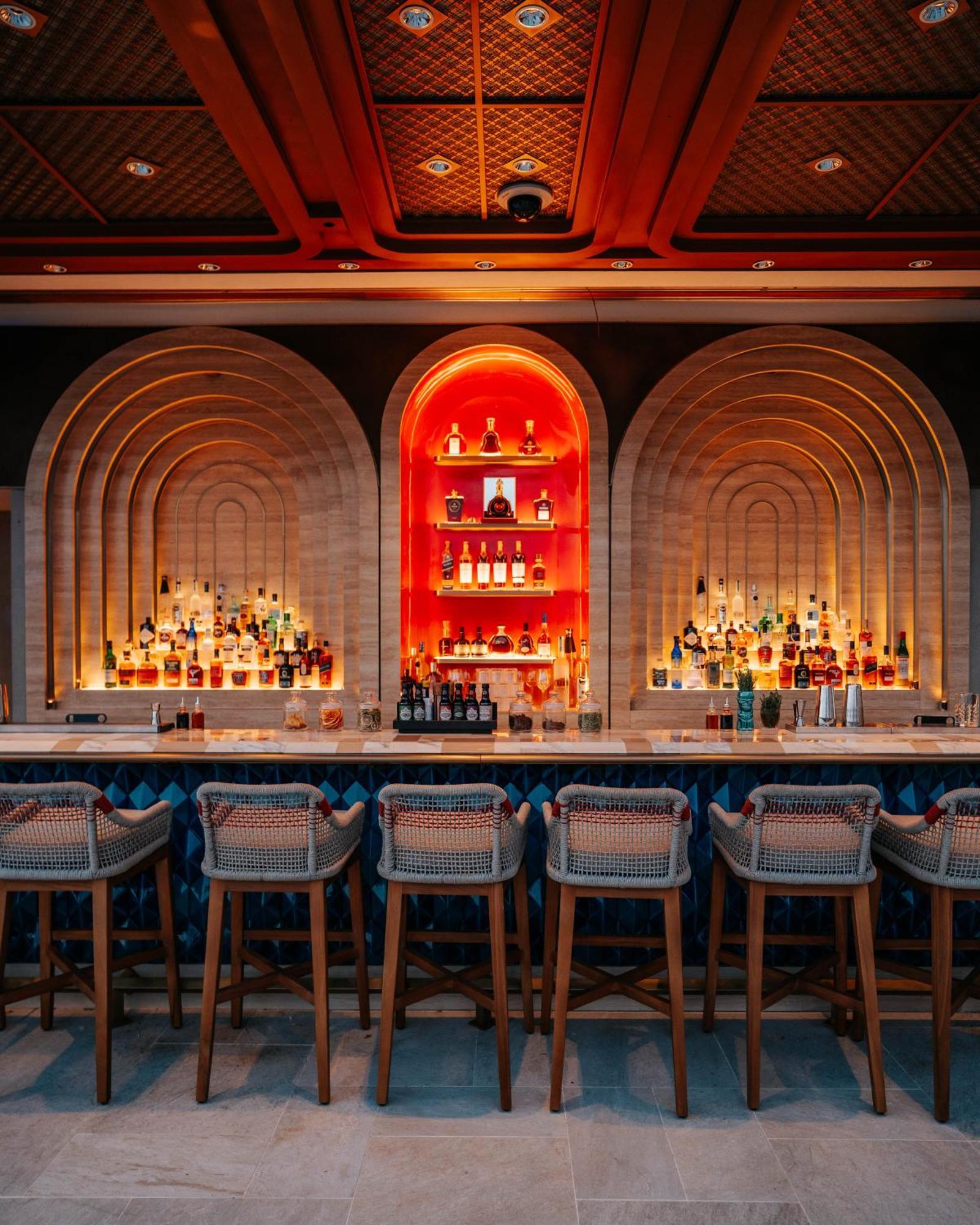 City Of Dreams Mediterranean - Integrated Resort, Casino & Entertainment ليماسول المظهر الخارجي الصورة The bar at the 1919