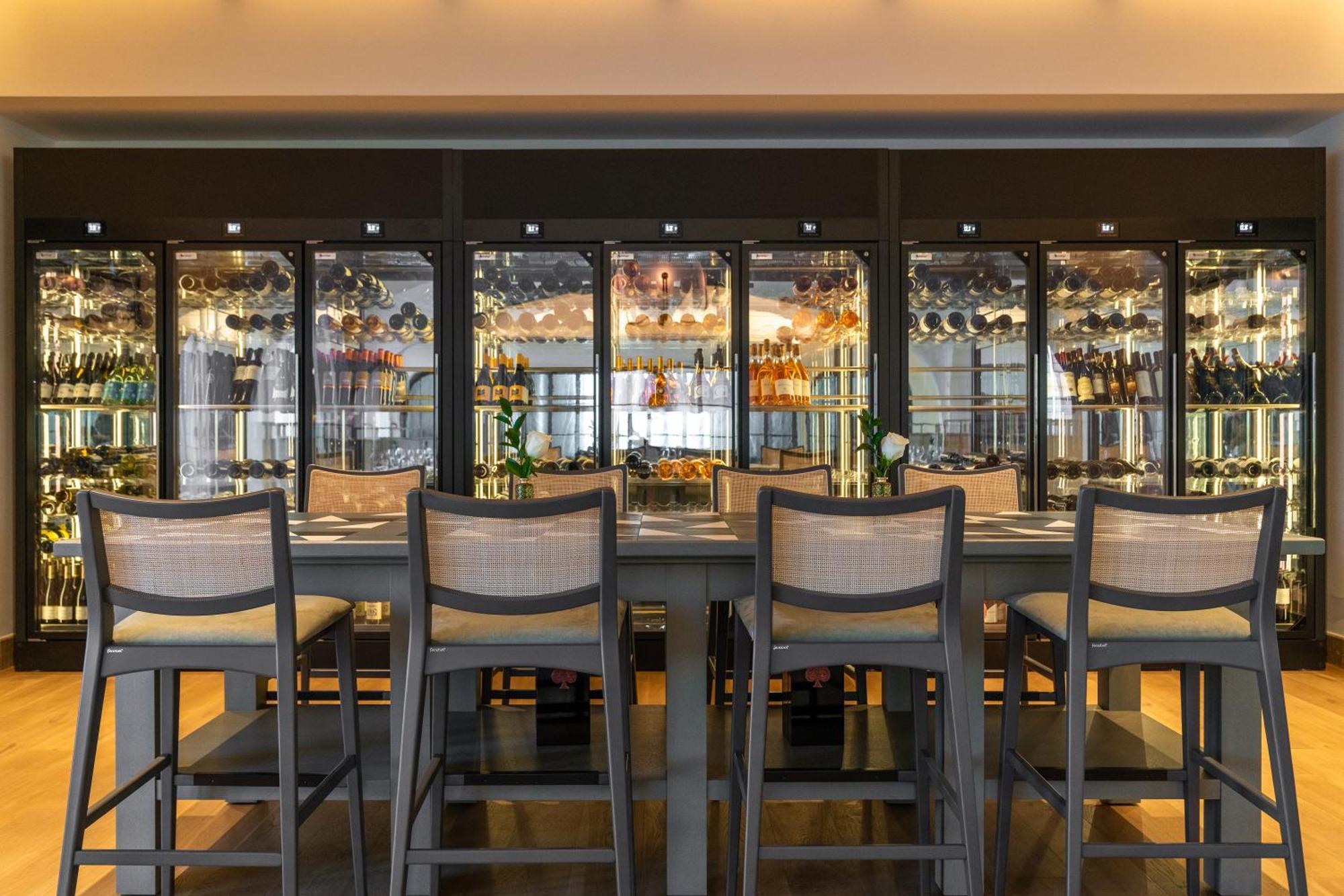 City Of Dreams Mediterranean - Integrated Resort, Casino & Entertainment ليماسول المظهر الخارجي الصورة The bar at the restaurant