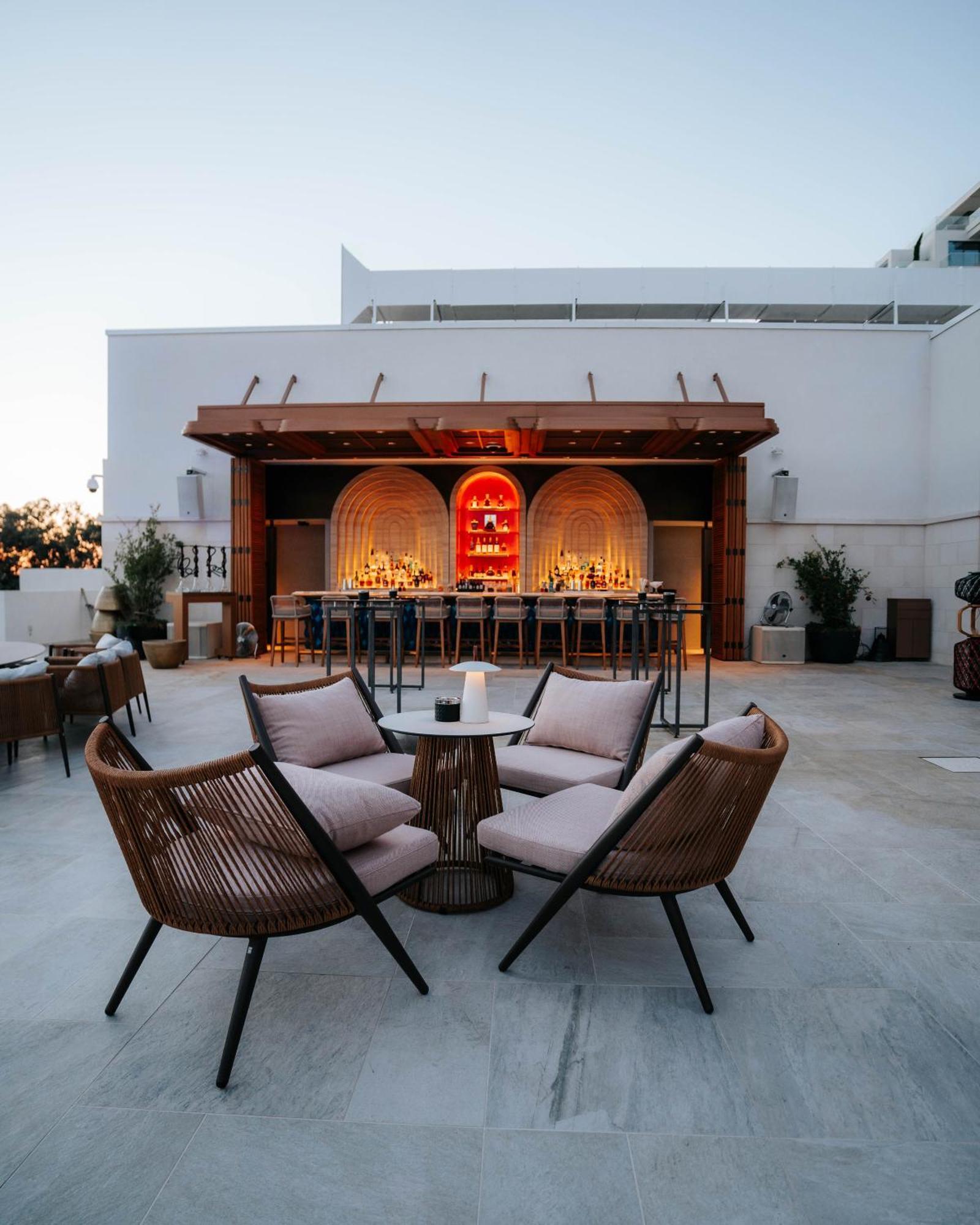 City Of Dreams Mediterranean - Integrated Resort, Casino & Entertainment ليماسول المظهر الخارجي الصورة The rooftop bar at the hotel