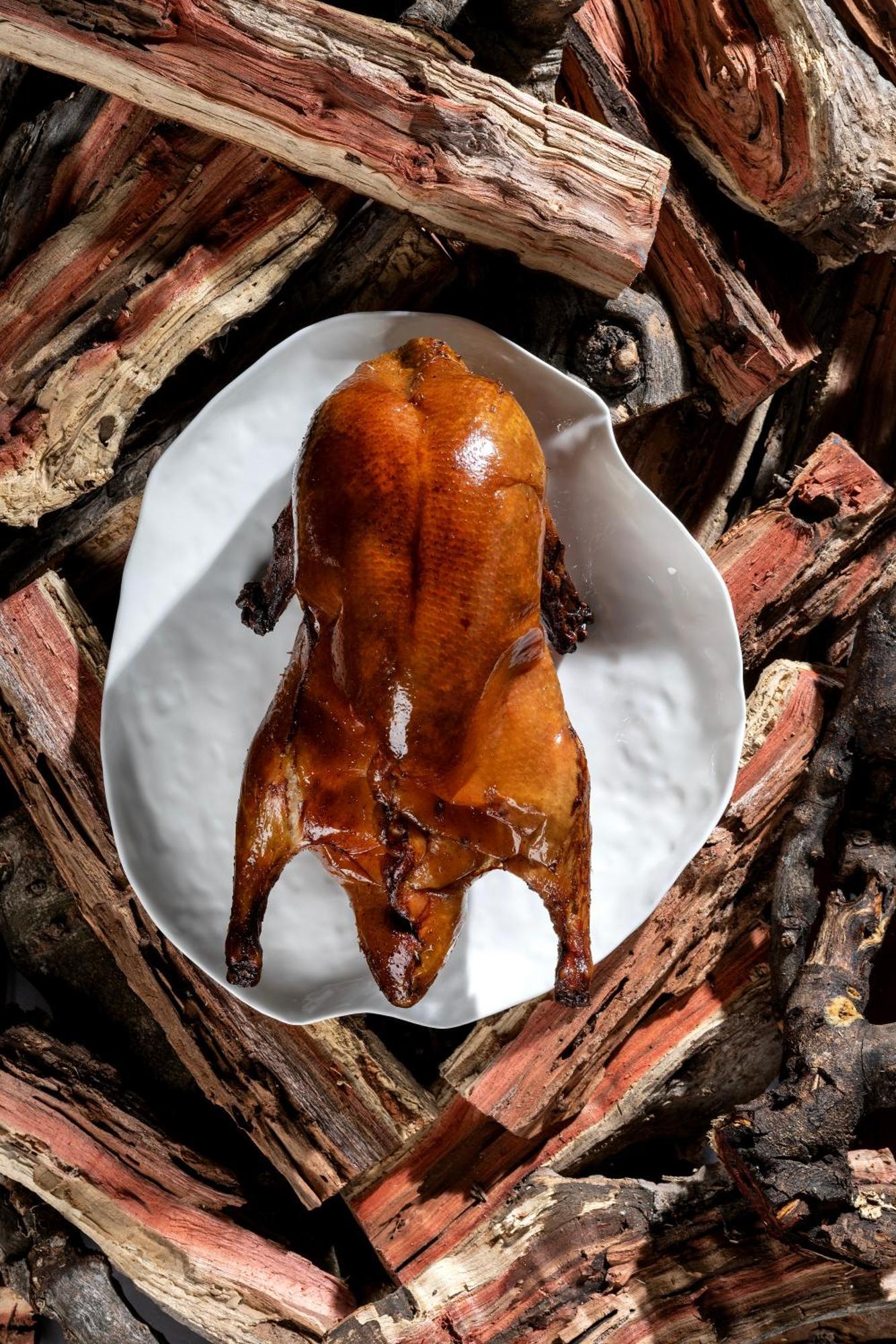 City Of Dreams Mediterranean - Integrated Resort, Casino & Entertainment ليماسول المظهر الخارجي الصورة A whole Peking duck