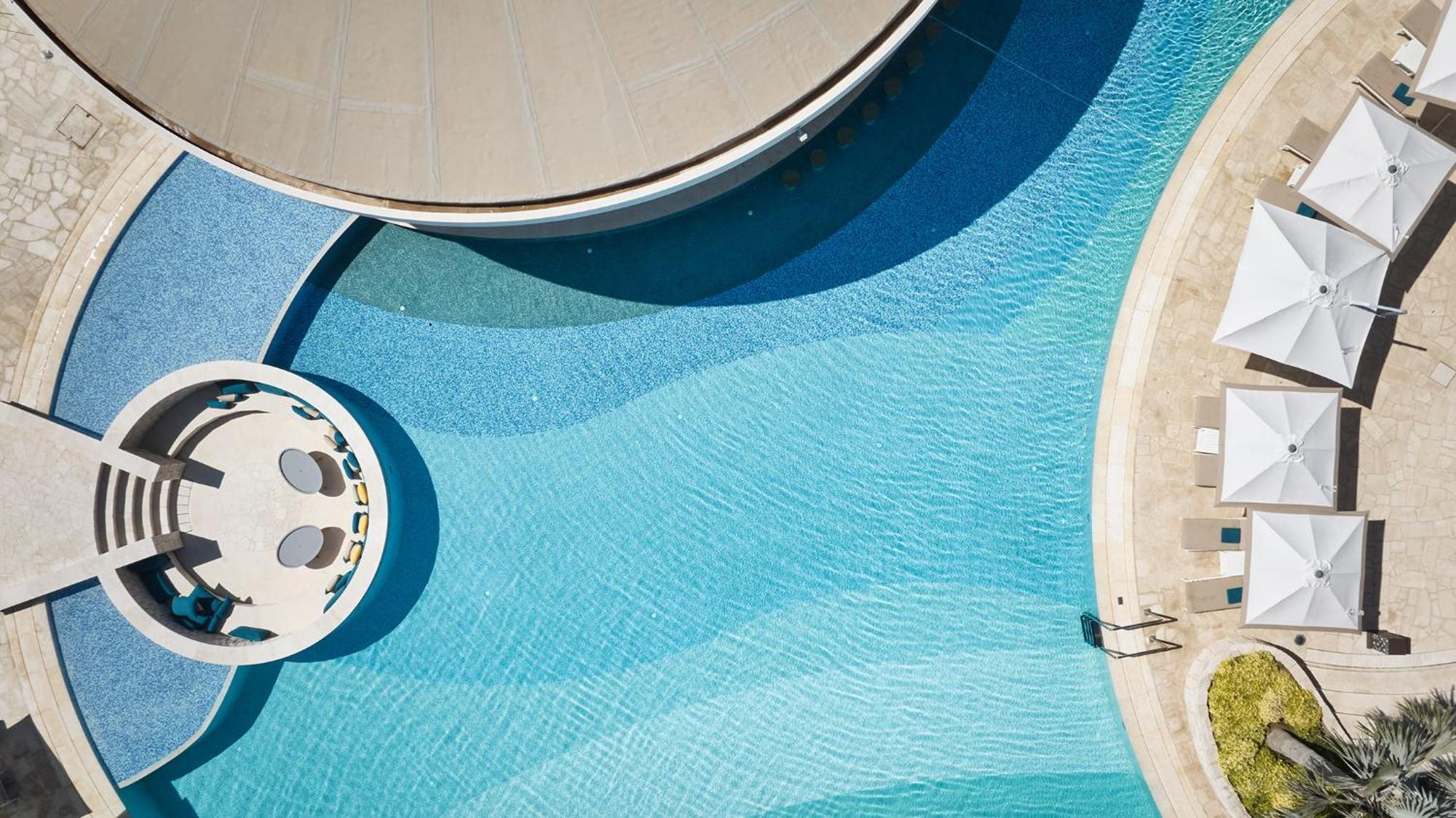 City Of Dreams Mediterranean - Integrated Resort, Casino & Entertainment ليماسول المظهر الخارجي الصورة Aerial view of the pool