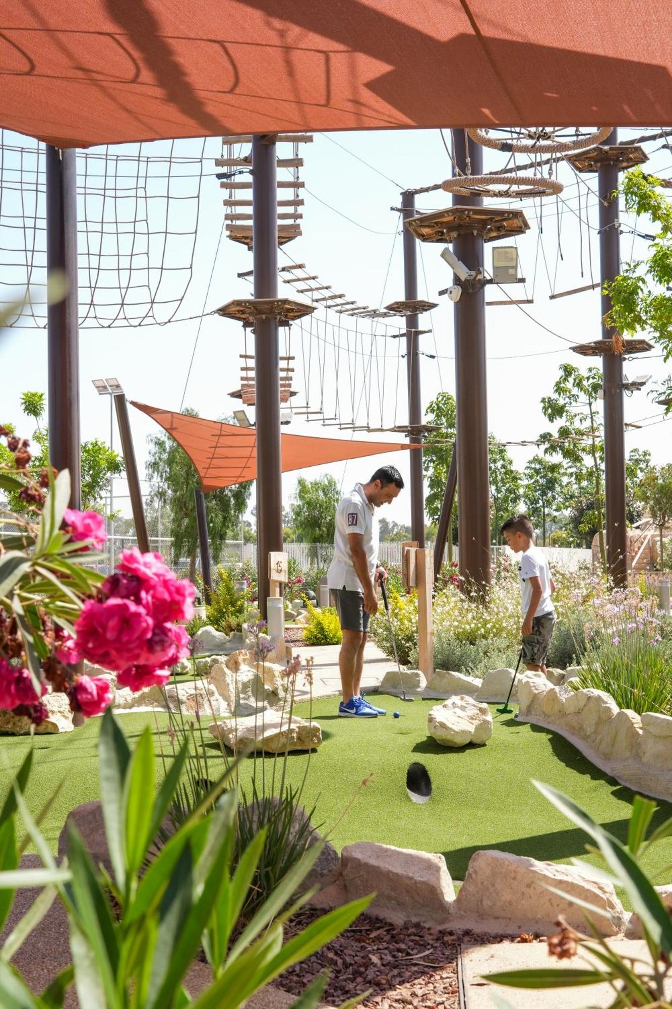 City Of Dreams Mediterranean - Integrated Resort, Casino & Entertainment ليماسول المظهر الخارجي الصورة Adventure Golf in Mallorca